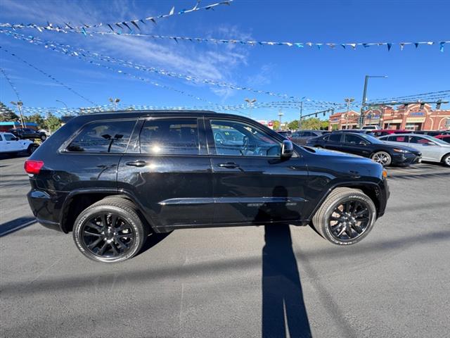 $28889 : 2021 Grand Cherokee Laredo X image 4