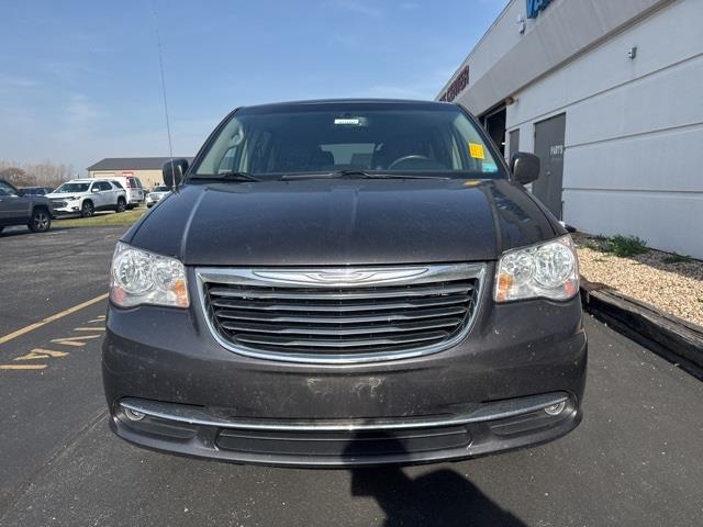 $12245 : Pre-Owned 2016 Town & Country image 2