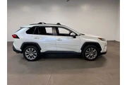 $28983 : Toyota RAV4 2021 XLE Premium thumbnail