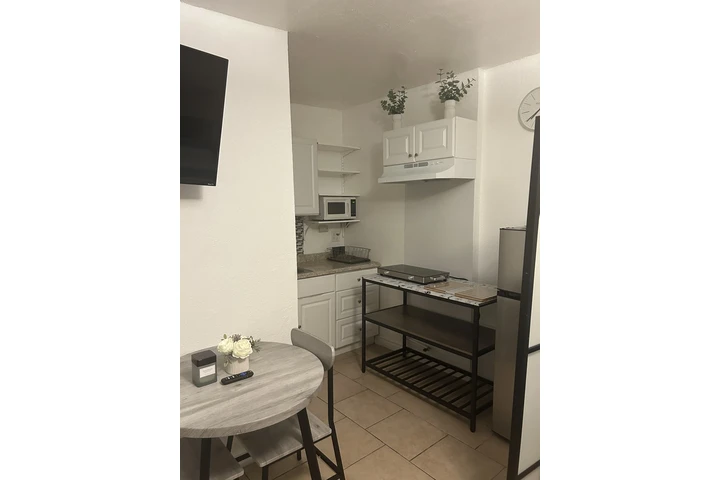 $1300 : RENTO STUDIO EN COMPTON image 5