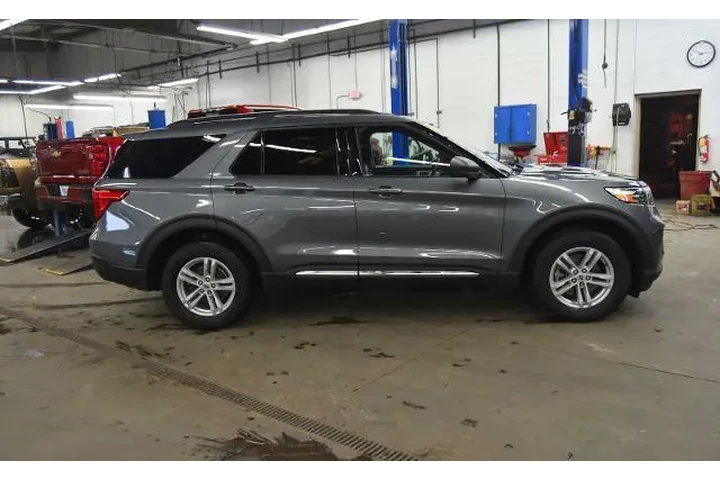 $30600 : Ford Explorer 2023 AWD XLT 4 image 2