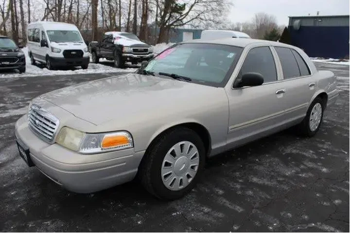 $8905 : Ford Crown Victoria 2009 Pol image 6