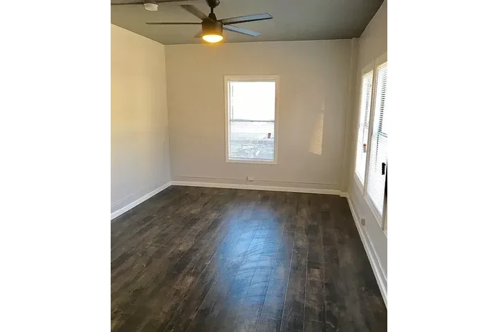 $2136 : 232 Union Pl image 5