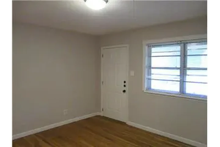 $1100 : Rental property with 4 bedro image 6