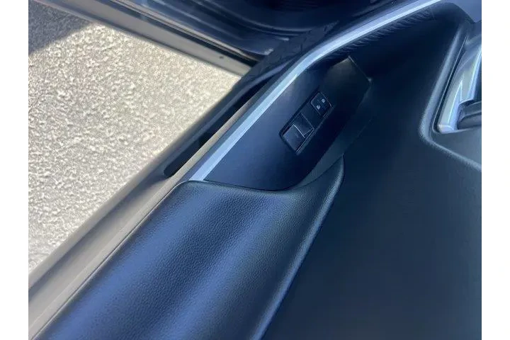 $30735 : Toyota RAV4 2023 XLE Premium image 6