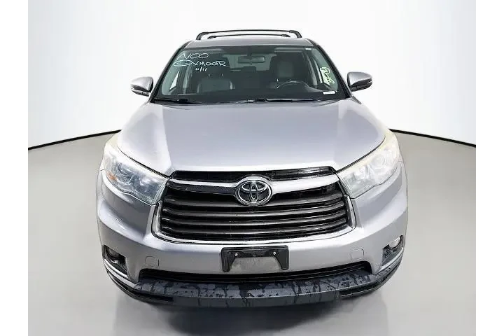 $13750 : Toyota Highlander 2015 LE 4d image 2