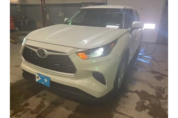 $22933 : Toyota Highlander 2021 L 4dr image 1