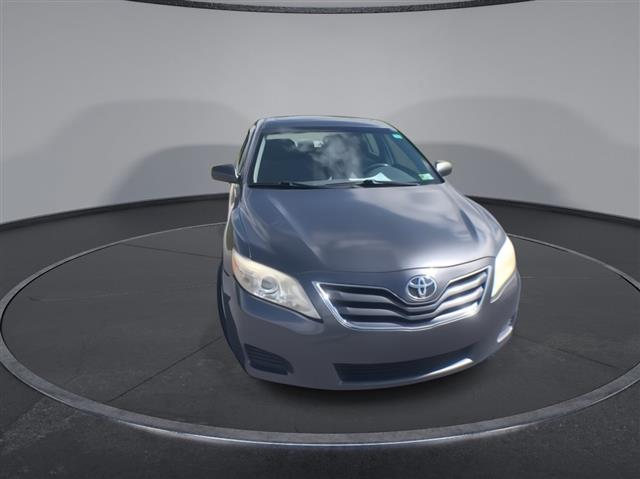 $9000 : PRE-OWNED 2011 TOYOTA CAMRY LE image 3