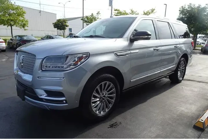 $32999 : 2020 Navigator L image 4