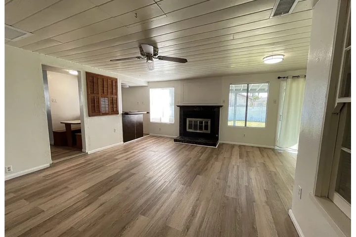 $980 : Fully Remodeled kitchen home image 4