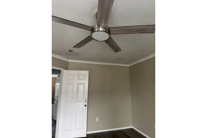 $1200 : Room for Rent image 3