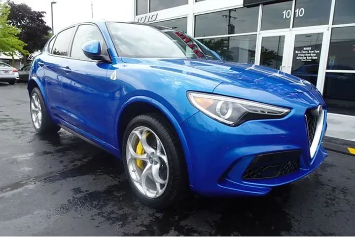 2020 Alfa Romeo Stelvio image 2