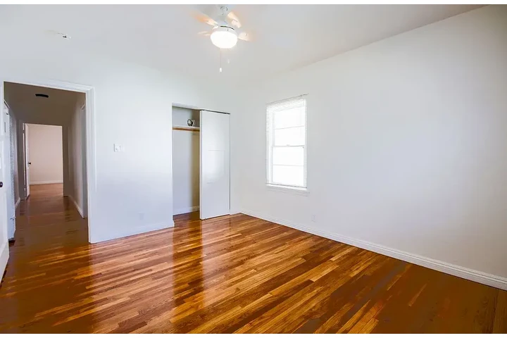 $1000 : Home Rent .. Orange, CA image 10