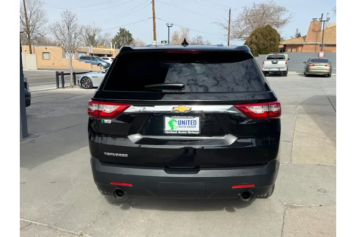 2018 Traverse LS FWD image 6