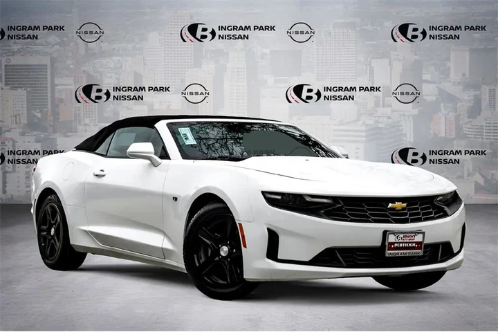 $24999 : Chevrolet Camaro 2023 LT 2dr image 1