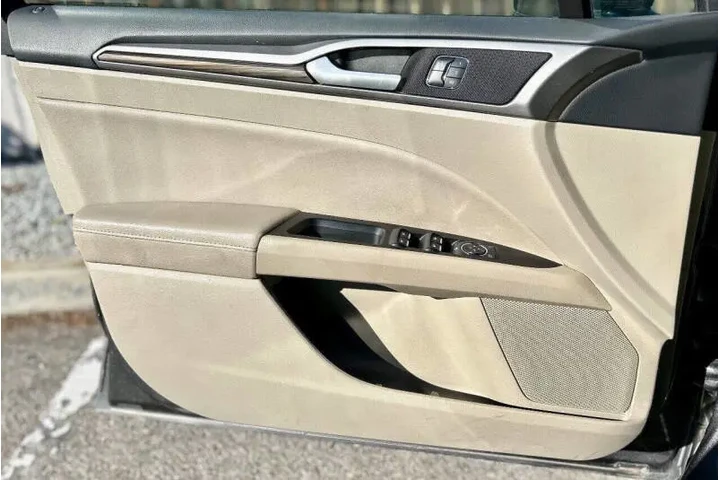 2017 Fusion SE image 10