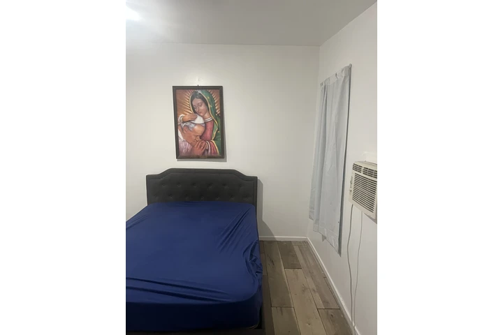 $1100 : Renta de cuarto en Commerce,CA image 1