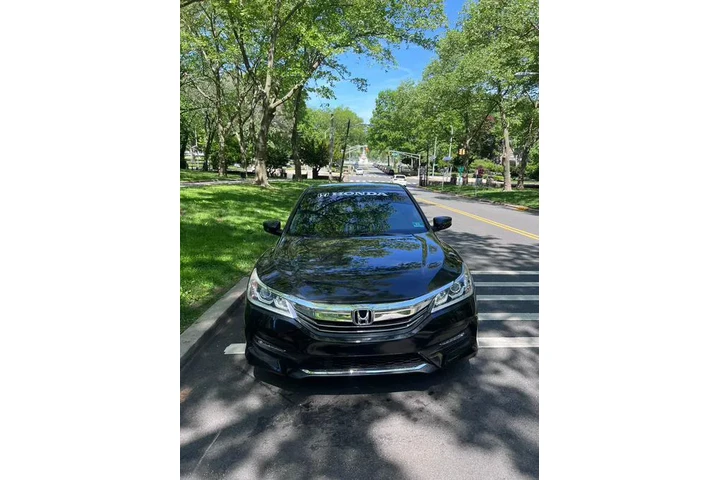 $13995 : Used 2016 Accord Sedan 4dr I4 image 4
