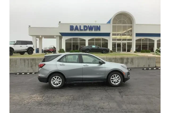 $19788 : Chevrolet Equinox 2023 LS 4d image 8