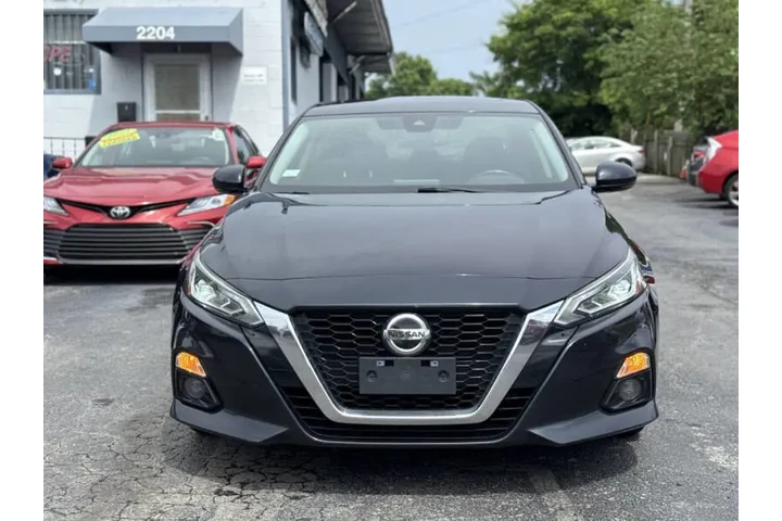 $13995 : 2019 Altima 2.5 SL image 3