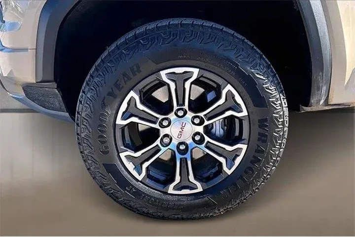 $39154 : GMC Canyon 2024 4x4 AT4 4dr image 6