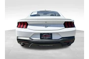 $31385 : Ford Mustang 2024 EcoBoost 2 thumbnail