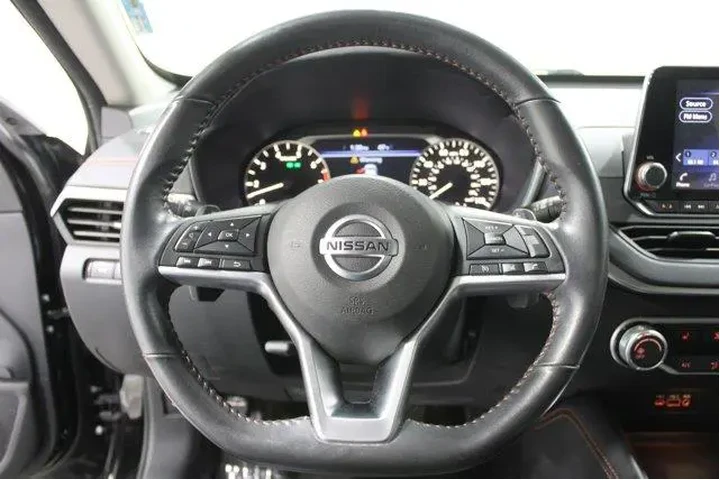 $17989 : Nissan Altima 2022 2.5 SR 4d image 9