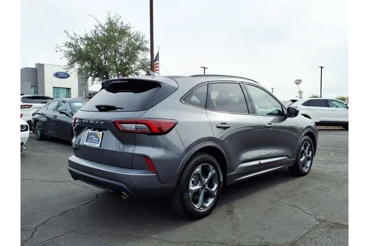 $23329 : Ford Escape 2023 ST-Line 4dr image 6