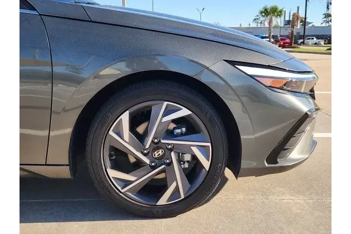 $22969 : Hyundai ELANTRA 2025 Limited image 8