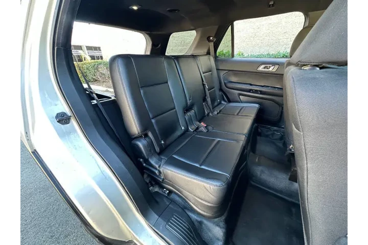 $14750 : 2017 Explorer Police Intercep image 8