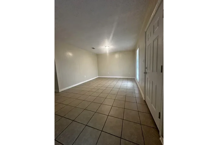 $1100 : Cozy 2-Bedroom and 1-Bathroom image 6