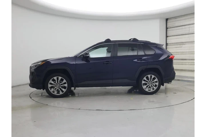 $31998 : Toyota RAV4 2023 AWD XLE Pre image 3
