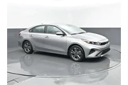 $17585 : Kia Forte 2024 LXS 4dr Sedan thumbnail