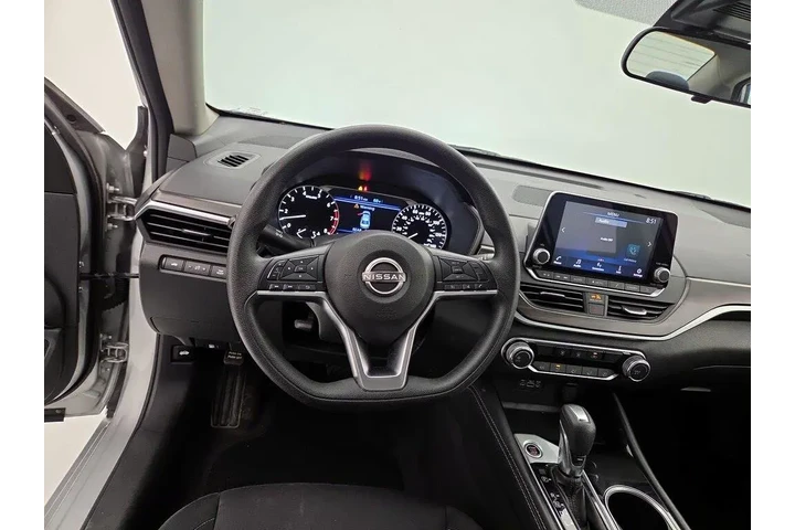 $19998 : Nissan Altima 2023 2.5 SV 4d image 10