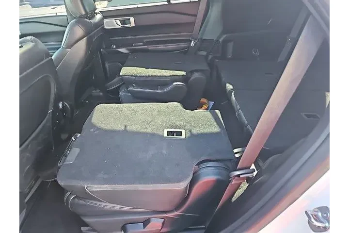 $29040 : Ford Explorer 2020 AWD ST 4d image 2