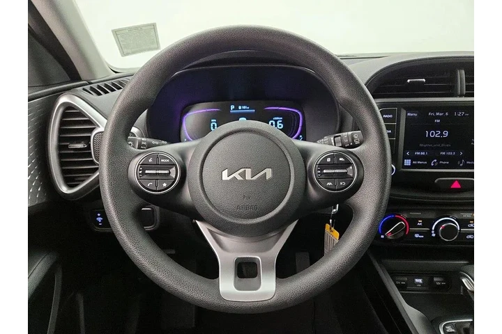 $17998 : Kia Soul 2024 LX 4dr Crossov image 10