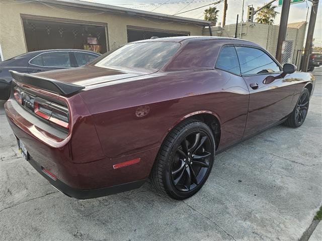 $19995 : 2018 Challenger SXT image 4