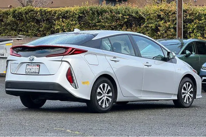 $26690 : Toyota Prius Prime 2022 LE 4 image 5