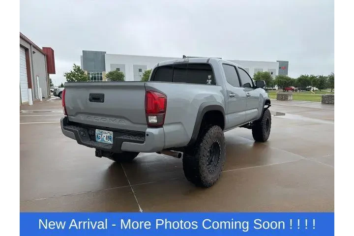 $24991 : Toyota Tacoma 2018 4x4 TRD P image 6