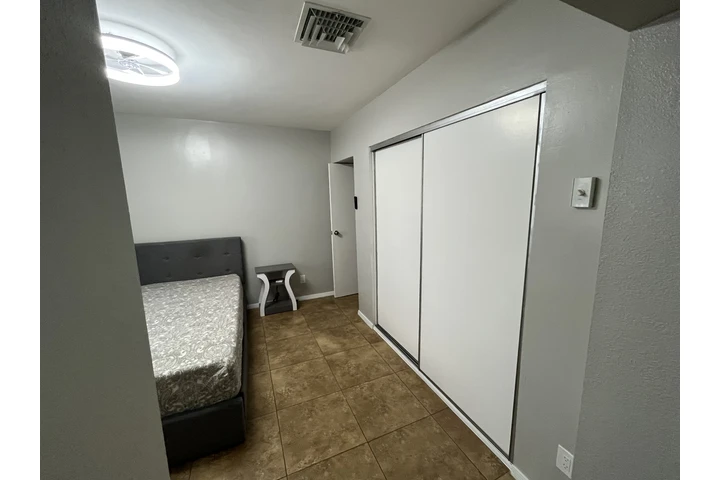 $1100 : Renta de estudio image 3