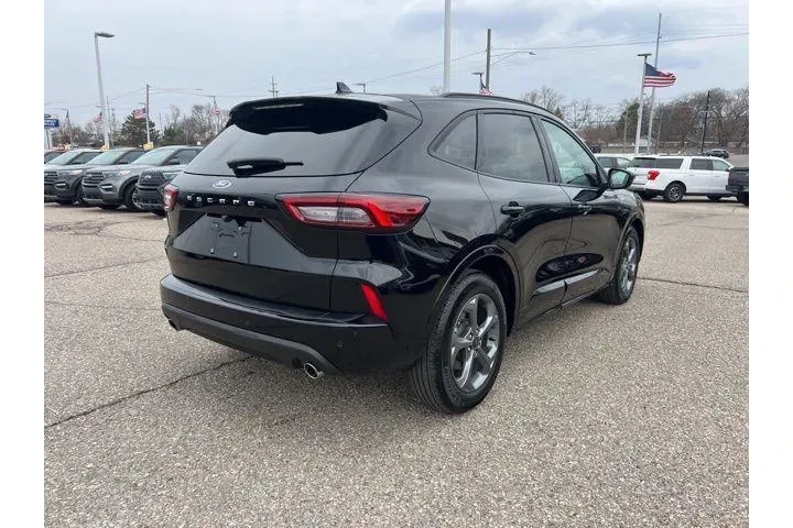 $22863 : Ford Escape 2023 ST-Line 4dr image 4