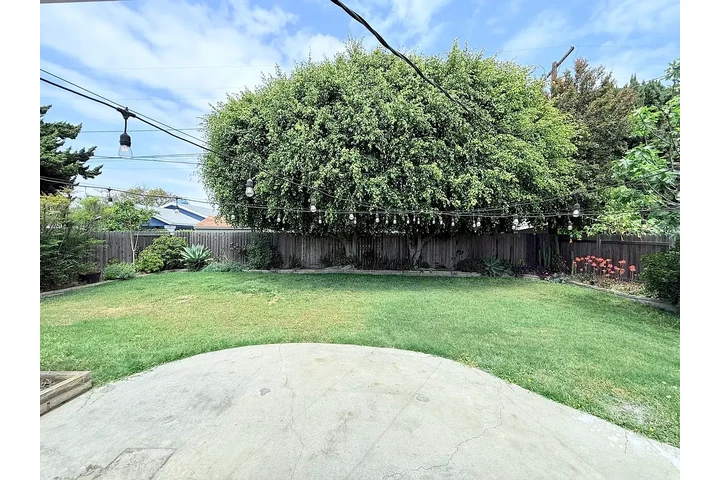 $2000 : E Mantova St, Long Beach 3br image 6