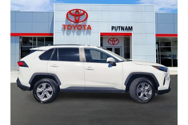 $27888 : Toyota RAV4 2024 AWD XLE 4dr image 3