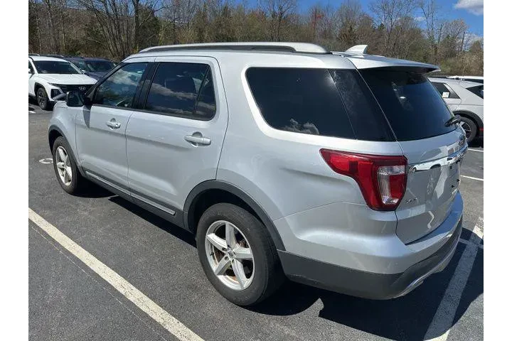 $15311 : Ford Explorer 2017 AWD XLT 4 image 4