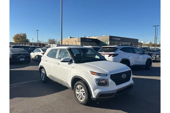 $19500 : Hyundai VENUE 2025 SE 4dr Cr image 3