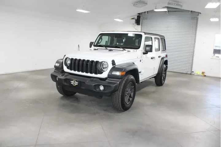 $33758 : Jeep Wrangler 2024 4x4 Sport image 4