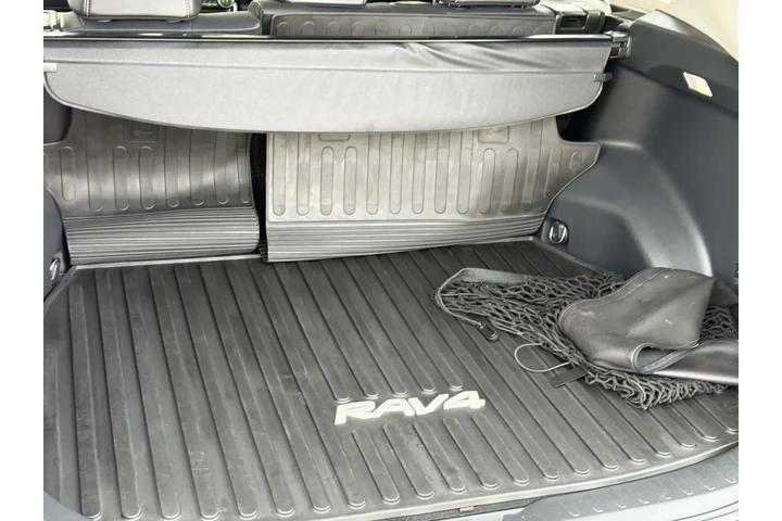 $31680 : Toyota RAV4 2023 XLE Premium image 8