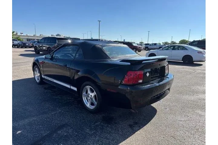 $5982 : Ford Mustang 2002 Deluxe 2dr image 5