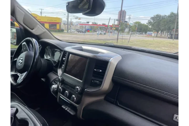 $25995 : 2020 RAM 1500 Laramie image 7