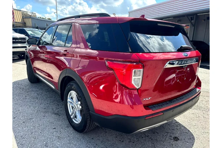 2020 Explorer XLT image 6